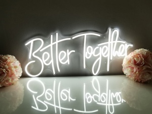Better Together: Mieten Sie strahlende Neon-Schriftzüge Bild 2