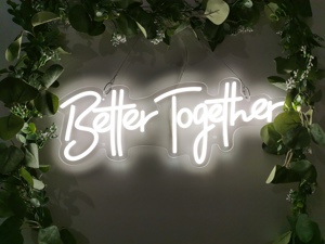 Better Together: Mieten Sie strahlende Neon-Schriftzüge Bild 6