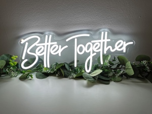 Better Together: Mieten Sie strahlende Neon-Schriftzüge Bild 5