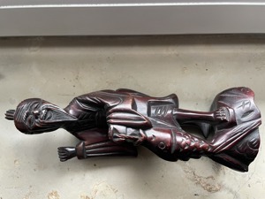 Schöne Holzfigur