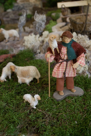 Einmalige, große Weihnachtskrippe   Unikat; Handarbeit Bild 10