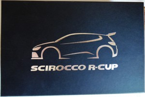  VW Scirocco R Cup Modell Set Limited Edition 1 of 99 Spark direkt von Volkswagen OVP 1:43 Bild 6