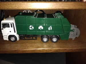 Müllwagen mit 1 Container