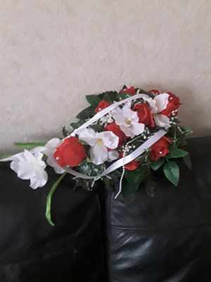 Brautstrauß, groß mit roten Seidenrosen und Blüten  Bild 6