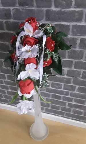 Brautstrauß, groß mit roten Seidenrosen und Blüten  Bild 4