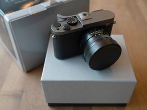 Leica Q Titanium Grey (Typ 116) Edition w. 28mm Summilux f 1.7 EXCELLENT Bild 3