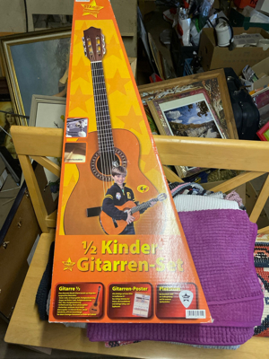 unbenutzte Kinder Gitarre