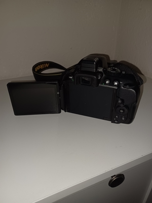 Kamera Nikon D5300 mit Zubehör und mit AF-S 18-105mm Objektiv Bild 2