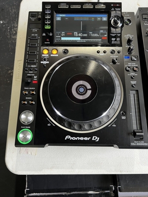 Pioneer (x2) CDJ2000 NXS2 & (x1) DJM-900 NXS2 Mixer DJ System + (x1) Road Case Bild 1