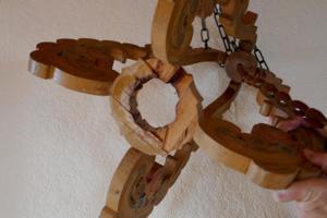 Hängelampe aus Holz Bild 3