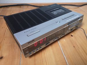 Philips ARC16 Retro Uhrenradio Wecker mit Cassetten Recorder