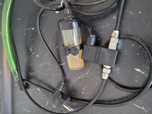 Kalkreaktor mit Sonde, CO2-Flasche und Magnetventil Bild 3