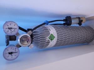 Kalkreaktor mit Sonde, CO2-Flasche und Magnetventil Bild 1