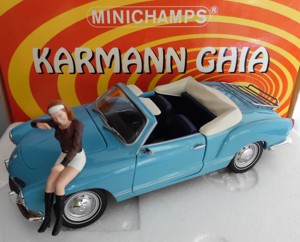  VW Karmann Ghia Cabriolet 1970 blau Minichamps Modell + original Figur limitierte Auflage OVP 1:24 Bild 2