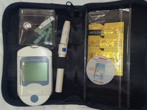 Blutzuckermessgerät Medisense Precision Xtra Gerät mit Tasche Bild 1
