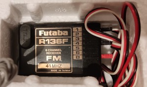 Futaba 4YF-FM Radiosystem + Receiver + 3 Servos Bild 4