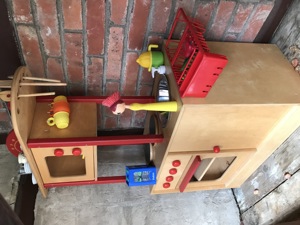 Kinder-   Spielküche aus Holz.  Bild 4