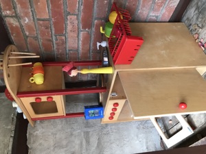 Kinder-   Spielküche aus Holz.  Bild 3