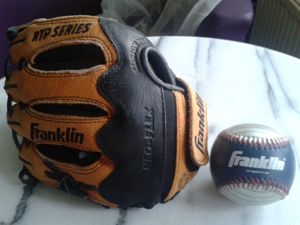 Baseball Handschuh mit Ball 9 1 2 Inch Franklin neu Bild 3