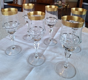 Kristallgläser mit Goldrand