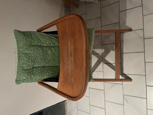Kinderstuhl, Hochstuhl mit eigenem Tischchen, klappbar, gebraucht Bild 2