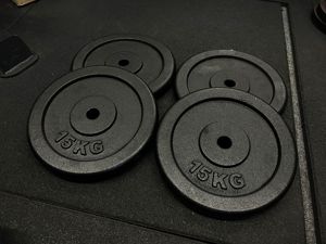  NEU - 4 x 15kg Gusseisen schwarze Hantelscheiben 30mm - Gym  Bild 4