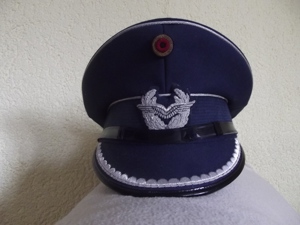 Schirmmütze: Oberleutnant der Luftwaffe Gr.57 78, 38,00 Euro plus Porto Bild 1