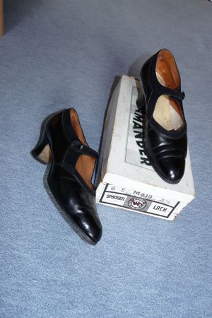 Historische Damen Schuhpaar, Lack Spangenschuhe ca. 1922 Bild 3