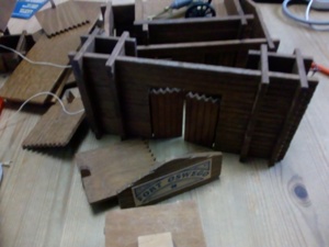 Western Fort Oswego aus Holz mit Spielfiguren Bild 2