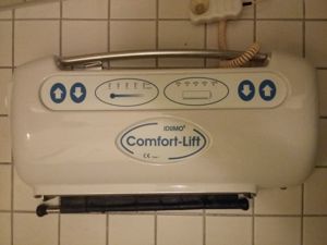 Badewannenlift zur wandmontage [idumo comfort-lift premium mo'06]