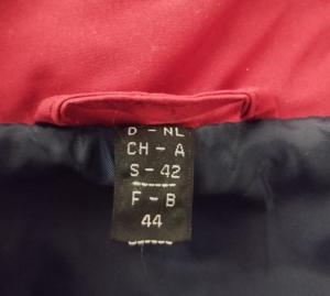 1 Damenjacke, rot, innen dunkelblau, Reißverschluß (Nr. 3) Bild 4