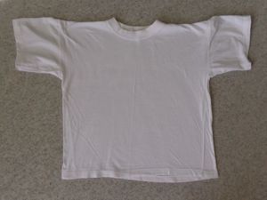 Kinderbekleidung T-Shirt Shirt weiß Gr. 152 für Mädchen oder Jungen, 2,50 Euro