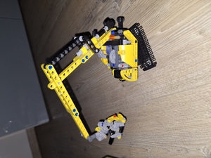 LEGO Technic Kompaktbagger Bild 1