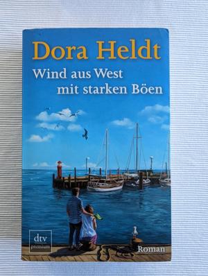 Wind aus West mit starken Böen - Dora Heldt - Softcoverroman