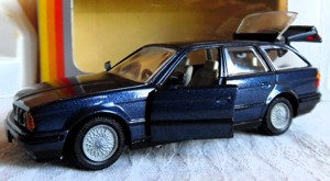  BMW 525i E34 Touring dunkelblaumetallic Metall Modell Gama originalverpackter Neuzustand 1:43