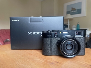 Fujifilm X100V 26,1MP Kompaktkamera - schwarz - verpackt Bild 1