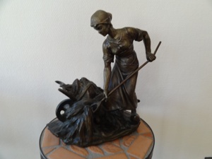 BÄUERIN  mit Karren Bronze Statue Bild 1