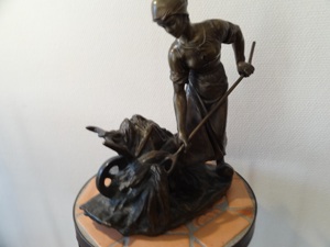 BÄUERIN  mit Karren Bronze Statue Bild 3