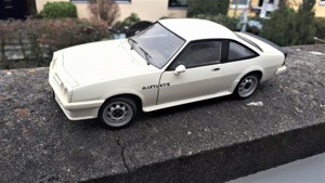 Revell 1:18 Modellauto--Opel Manta   Weiss