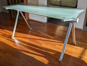 Schreibtisch, Industrie-Design, Glasplatte matt-grün, Metall-Gestell, neuwertig Bild 4