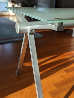 Schreibtisch, Industrie-Design, Glasplatte matt-grün, Metall-Gestell, neuwertig Bild 2