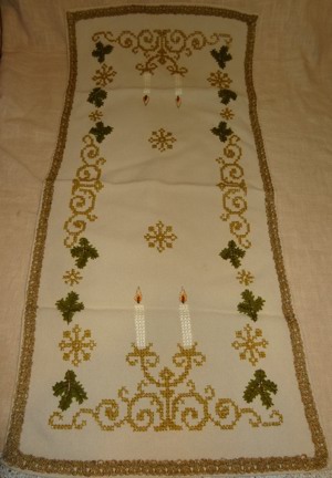 TWF Weihnachtsdecke Tischläufer Handarbeit handgestickt mit Brokatborte 87 x 45 g Weihnachten alt
