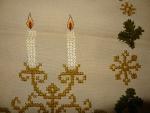 TWF Weihnachtsdecke Tischläufer Handarbeit handgestickt mit Brokatborte 87 x 45 g Weihnachten alt Bild 3