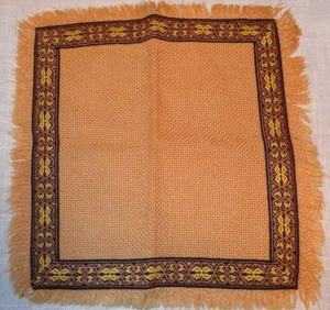 TWL Tischdecke kleines Deckchen 32x32 curryfarben 70igerJahre Bordüre Franzen Alt Handarbeit Vintage