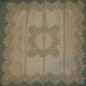 TWL Tischdecke Mitteldecke cremefarben Polyester 81x81 Dekoration wenig benutzt gut erhalten