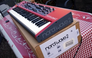 Clavia Nord Wave 2 digital 4-part performance synthesizer wie neu in OVP Bild 3