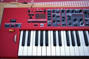 Clavia Nord Wave 2 digital 4-part performance synthesizer wie neu in OVP Bild 1