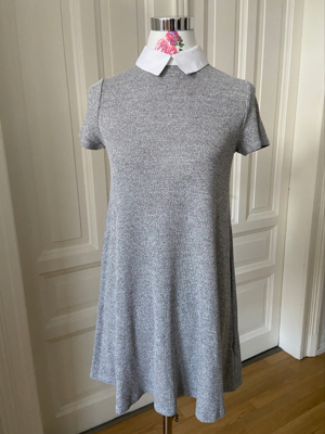 Graues Strickkleid Wednesday Style, S