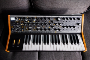 Moog Sub 37 Synthesizer (owned by Hannes Bieger) Bild 2