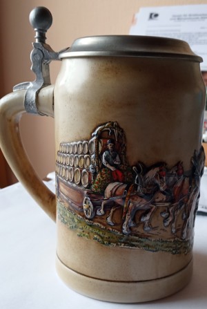 Bierkrug mit Zinndeckel